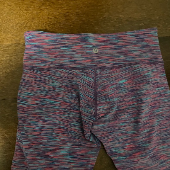 Lululemon crop size 4 - Picture 5 of 6
